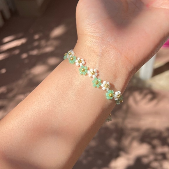 Handmade beaded flower bracelet 18k 24k plated clasp zig zag bracelet - Picture 3 of 5